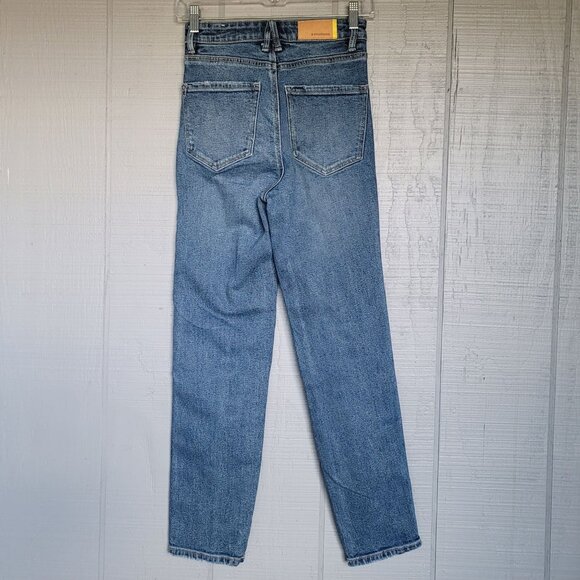 Stradivarius Mom Slim High-Rise Jeans. Size 2 - Picture 3 of 7